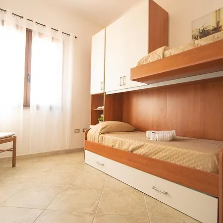 Daire Apartment, Comodo Tra Il Centro E Il Mare Posada (Sardinia)