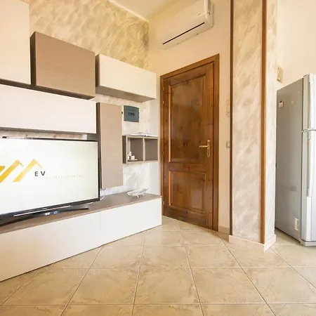 Apartment, Comodo Tra Il Centro E Il Mare דירה *